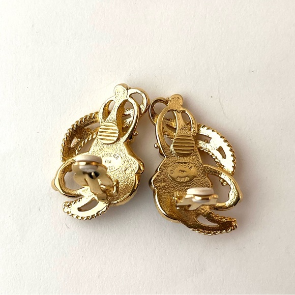 Vintage Jose Barerra for Avon Granada Clip Earrings - Picture 2 of 8